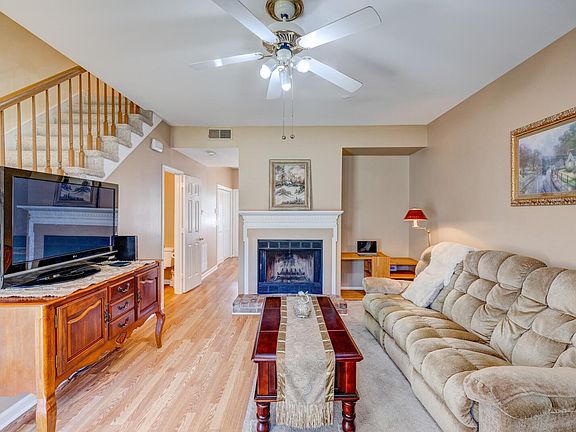4th image of 1011 Hammack Ct