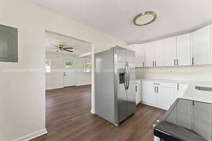 94 Lewis St — Photo 6