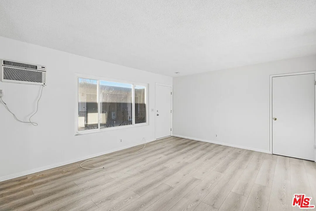 1 bed, 1.0 bath, 860 sqft, $1,950 — Photo 4