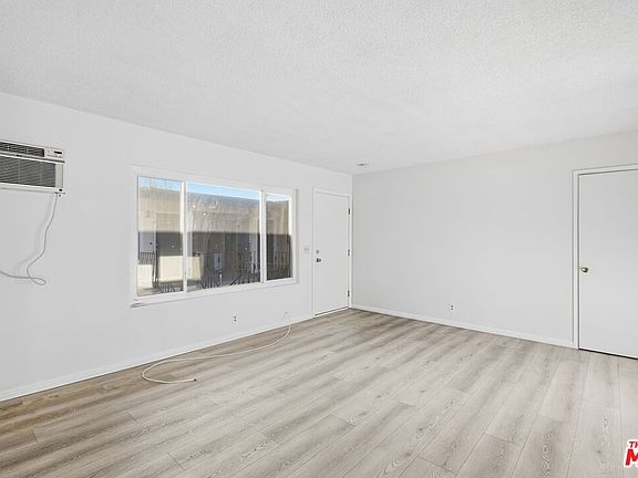 4th image of 15 E Colorado Blvd APT 5