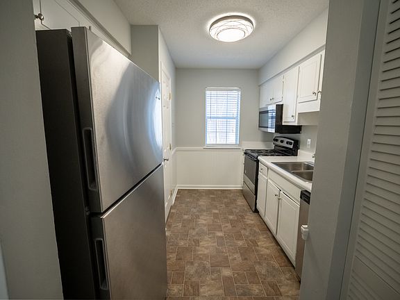 4th image of 944 Bonham Ave #1