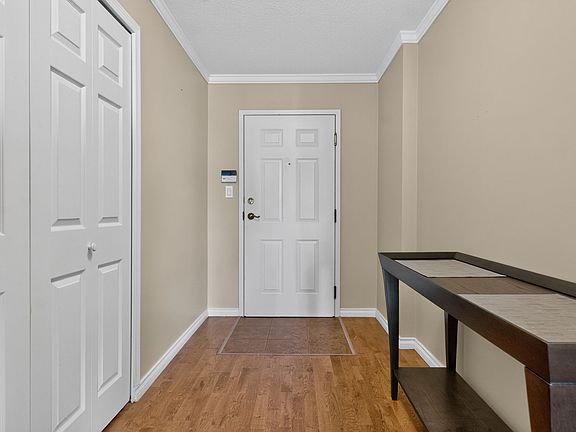 3rd image of 1400 View Cres #404
