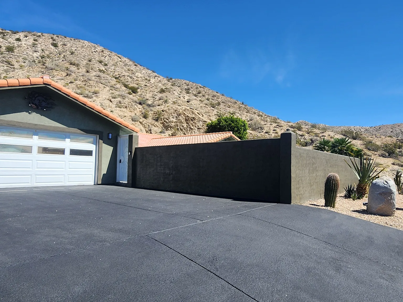 3 bed, 2.5 bath, 2402 sqft, $5,500 — Photo 2