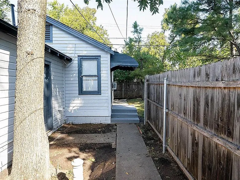 2015 NW 18th St #1/2 — Photo 16