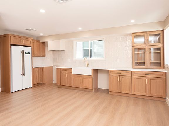 3rd image of 591 E 9th St #2