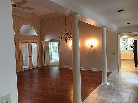 Open Concept-14 ft ceiling