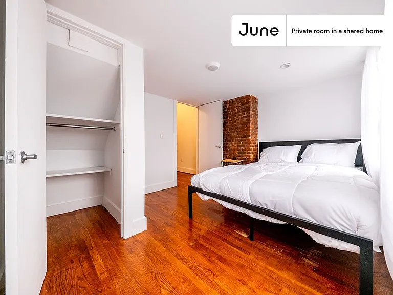 255 Evergreen Ave #B — Photo 3