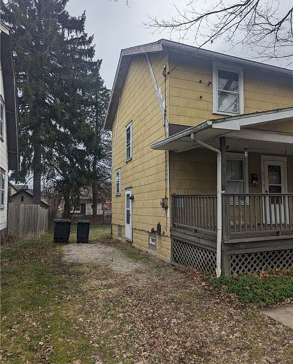 2nd image of 913 Dayton St