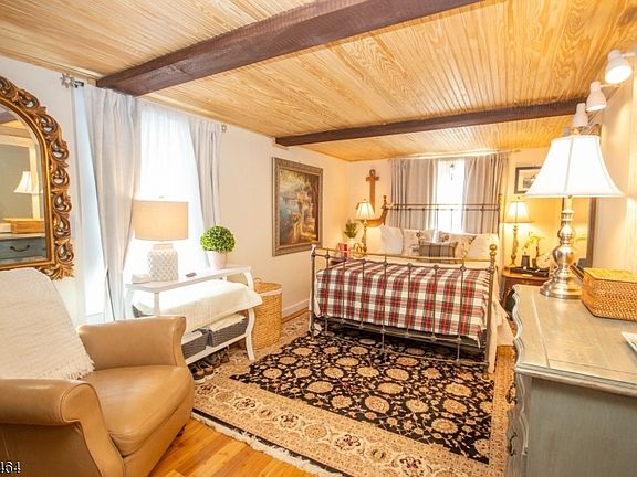 5th image of 70 S Shore Rd