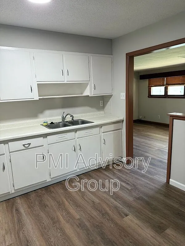 3 bed, 1.0 bath, 1152 sqft, $1,350 — Photo 2