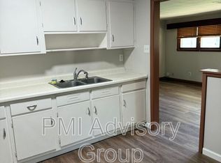 2521 SW Sunset Rd, Topeka, KS 66614