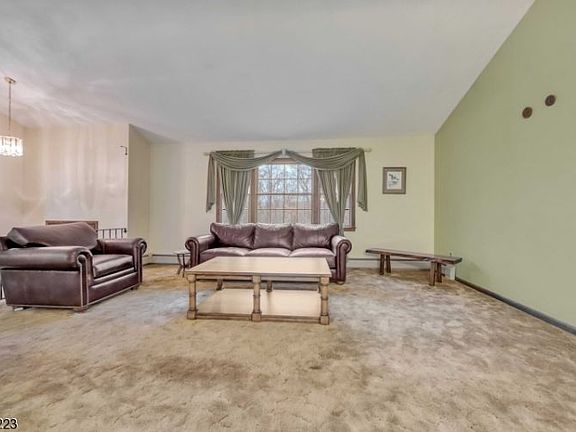3rd image of 1 Spruce Ct