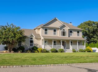 9 Valerie Ct, Centereach, NY 11720
