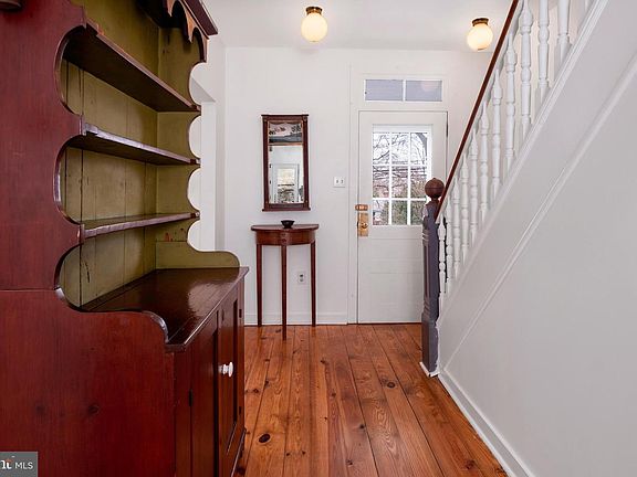 3rd image of 3693 River Rd