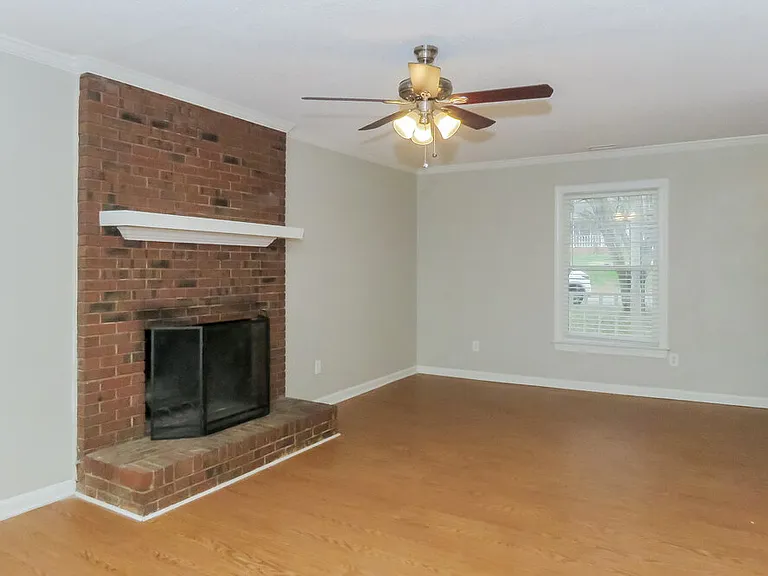 2416 Haybrook Ln — Photo 6