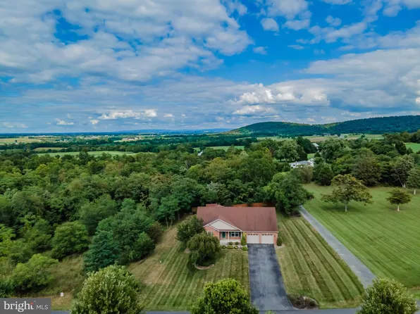 10990 Deerwood Dr, Mercersburg, PA 17236
