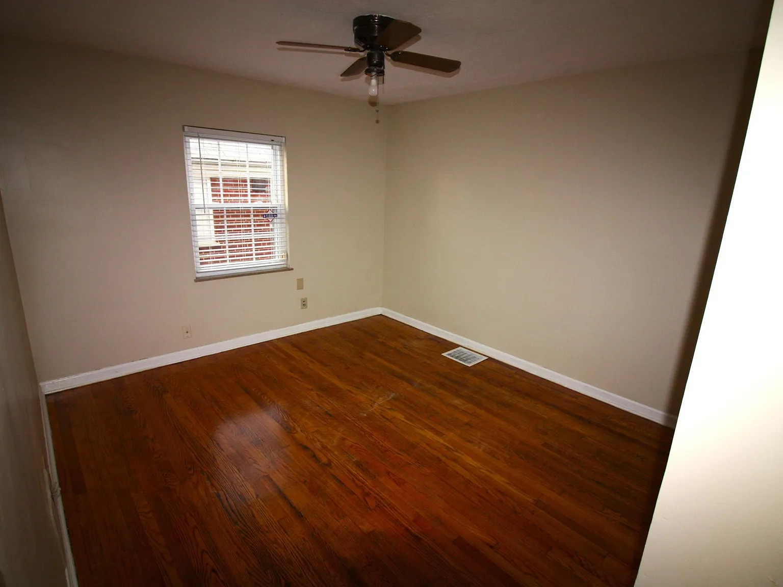 4 bed, 1.5 bath, 1165 sqft, $1,675 — Photo 3