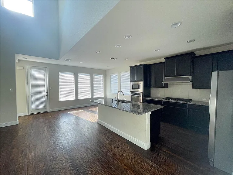 723 Callaway Dr — Photo 15