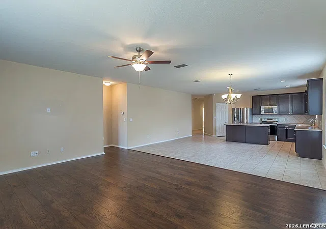 4 bed, 2100 sqft, $2,500 — Photo 3