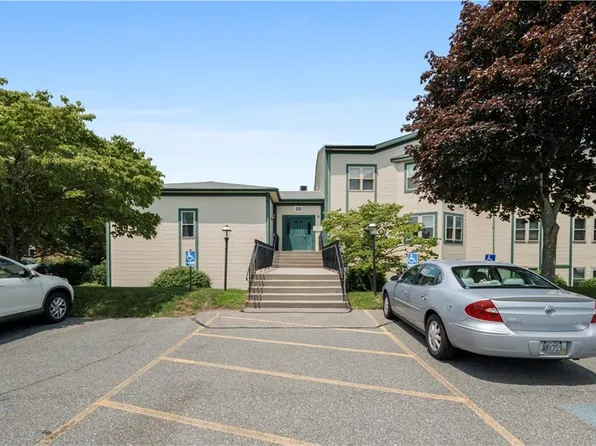 3524 W Shore Rd APT 907, Warwick, RI 02886