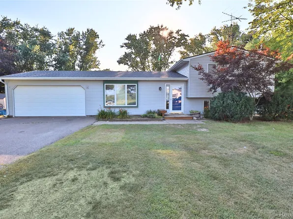 9360 Gale Rd, Goodrich, MI 48438