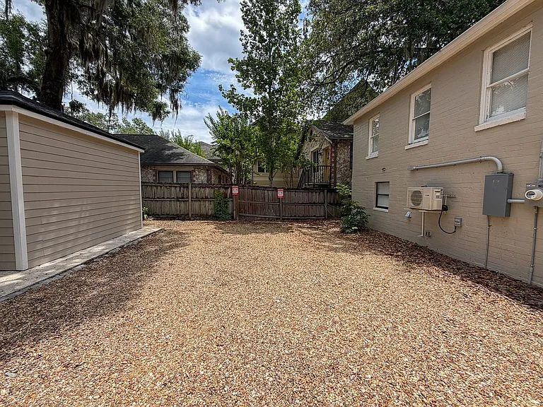 919 SW 6th Ave — Photo 36