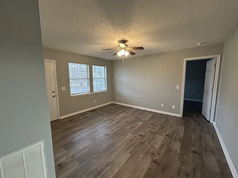 3522 Southmeade Dr — Photo 3