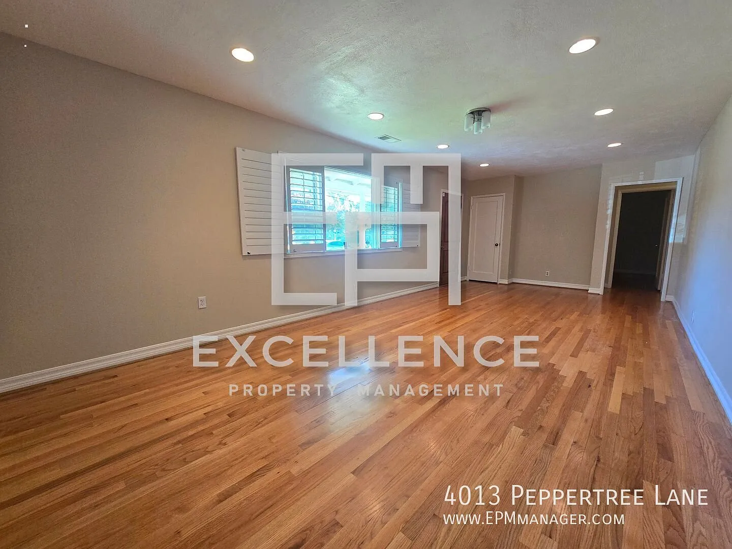 Beautiful 3/2 + Large Bonus Room, Covered RV Parking, Storage Shed, Hardwood Floors, Updated Kitchen — Photo 4