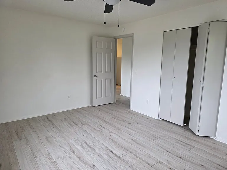 2210 S Dexter St — Photo 18