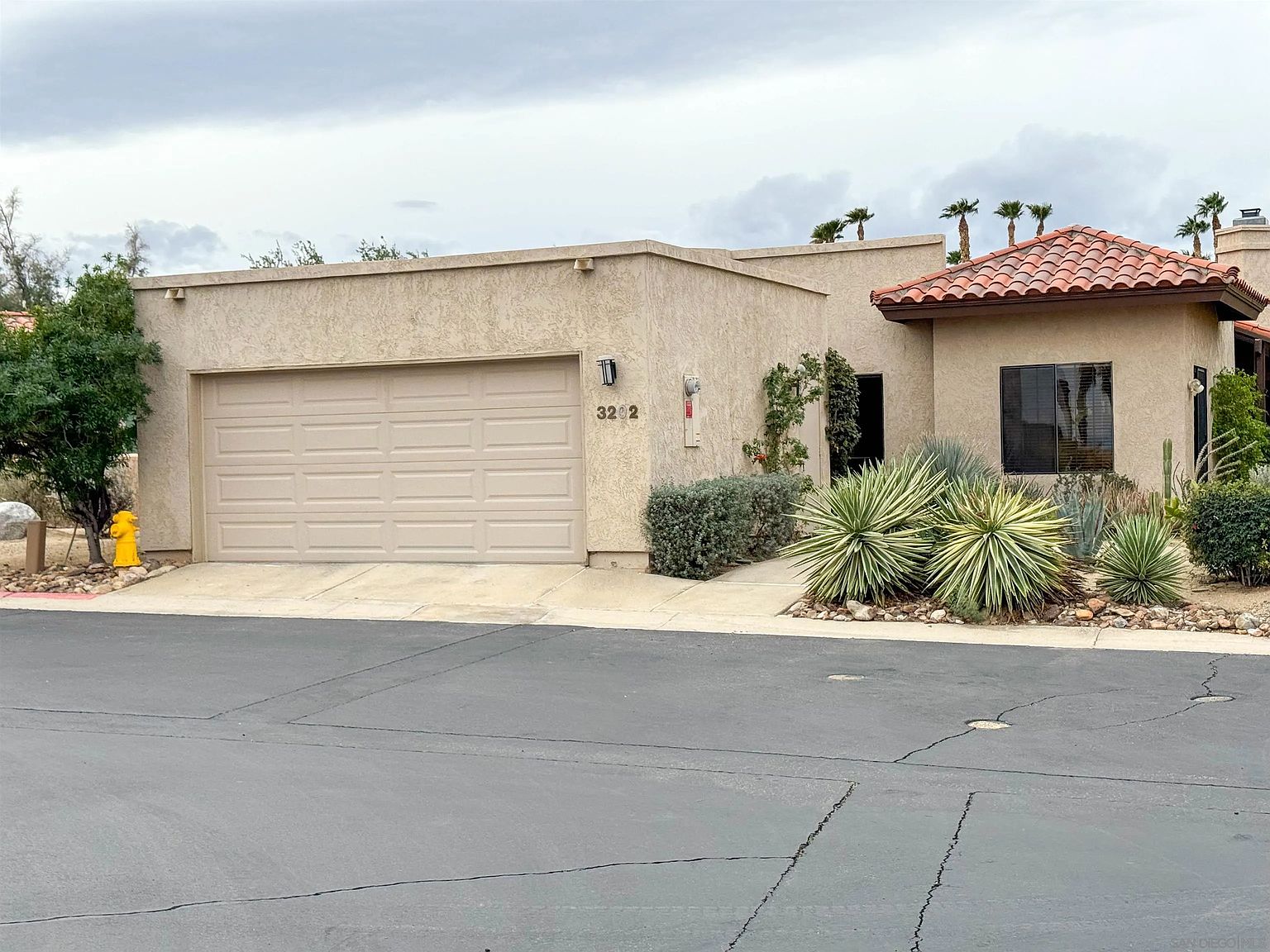 3202 Roadrunner Dr S