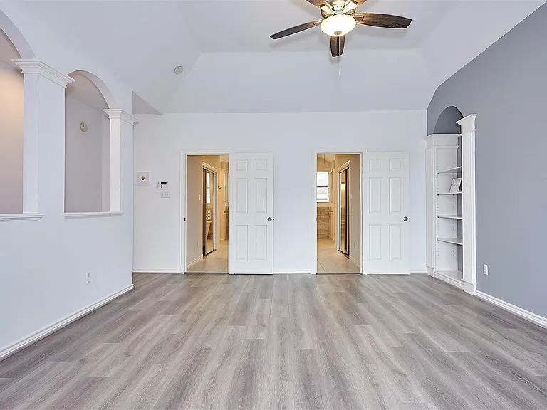 110 E Detering St — Photo 30