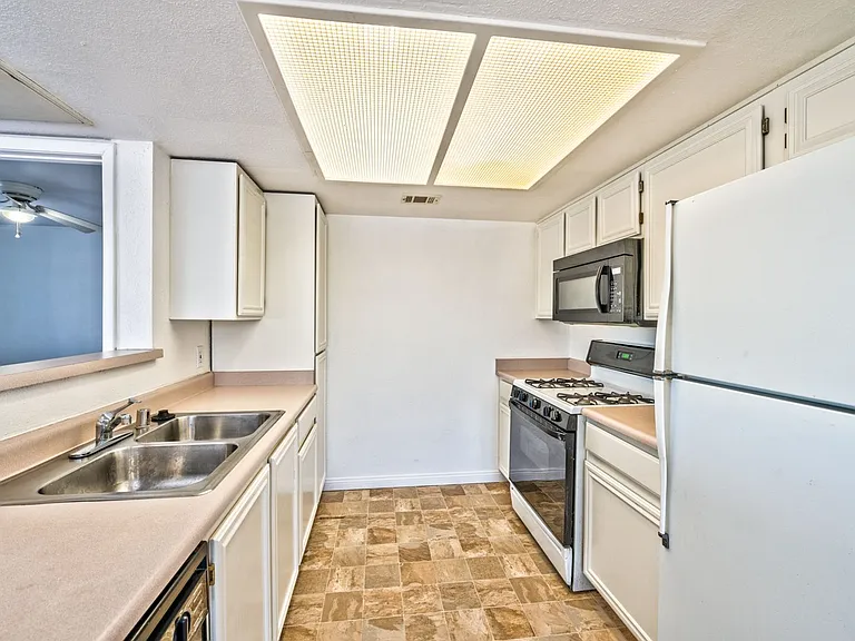 8070 W Russell Rd #2030 — Photo 1