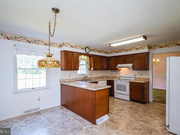 4th image of 1809 Twin Lakes Dr