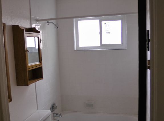 4th image of 237 Riverdale Ave