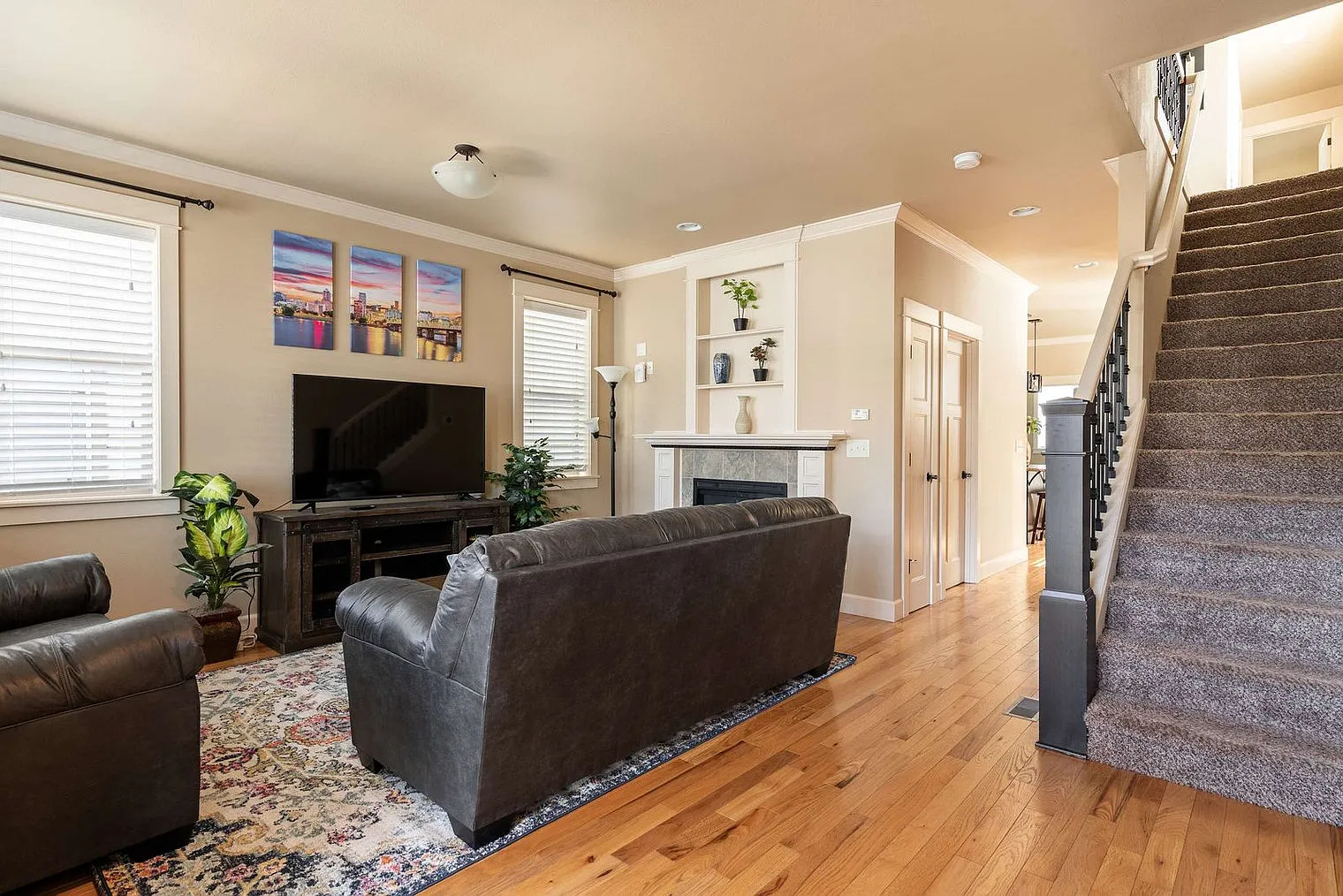4 bed, 3.0 bath, 2497 sqft, $11,016 — Photo 4