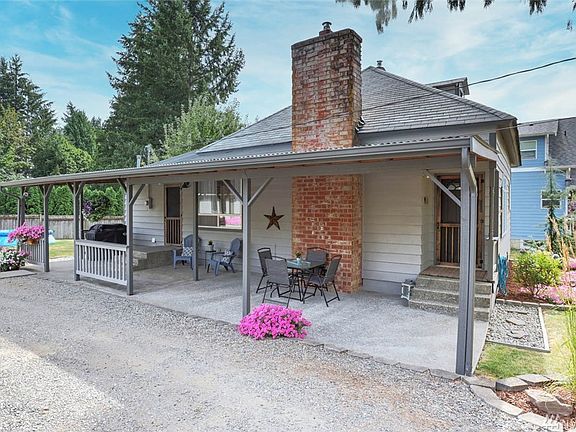 You have to love the large covered patio! This home also boasts a county style front door with leaded glass that the top portion opens up separate from the bottom like a cottage would.  The outside of the home has been freshly painted as well. Oh... and did I mention all new copper plumbing!
