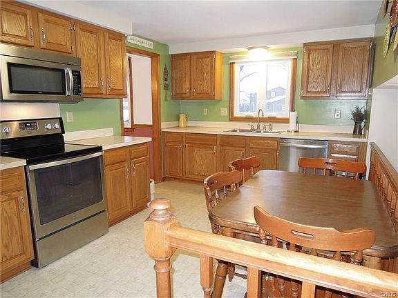 3rd image of 6078 Laramie Ln