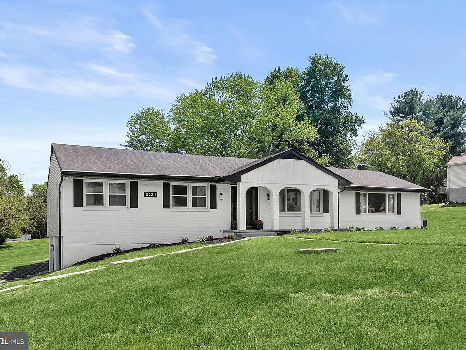 1st image of 2221 Larchmont Dr