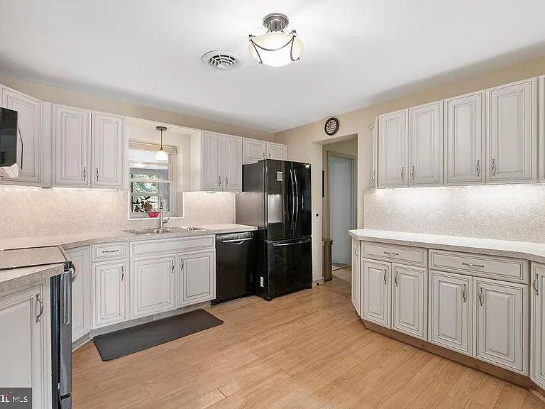 1348 Carpenters Point Rd — Photo 5