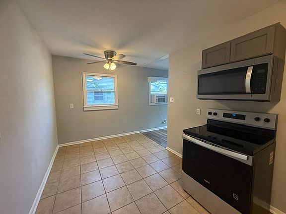 4th image of 1012 Meadowbrook Blvd