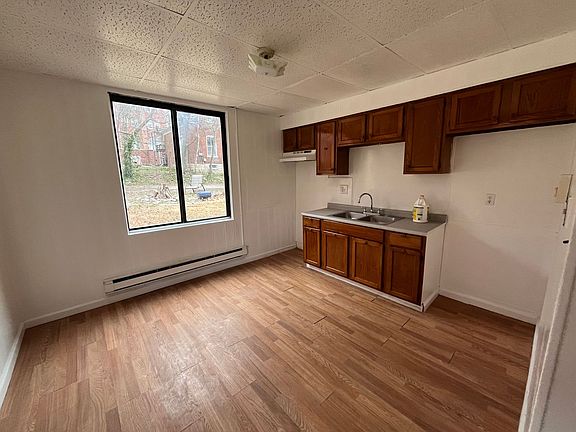 3rd image of 1028 E 5th St