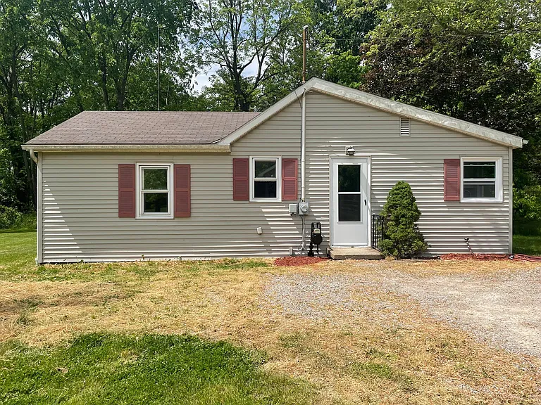 1207 Jennings Ave — Photo 1