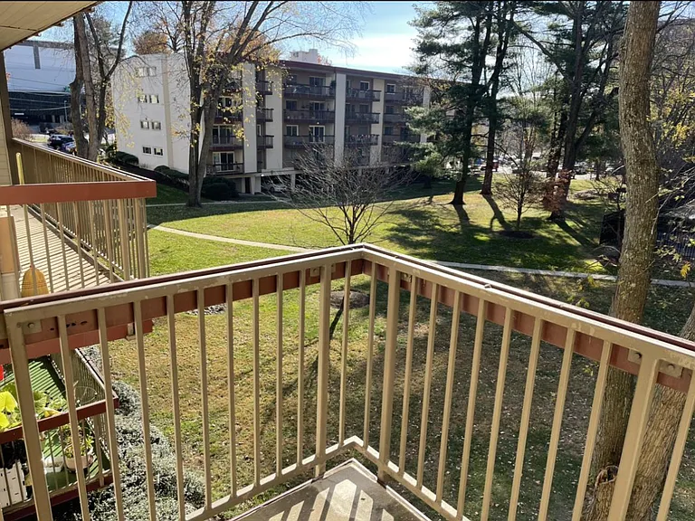 7420 Lakeview Dr #207 — Photo 30