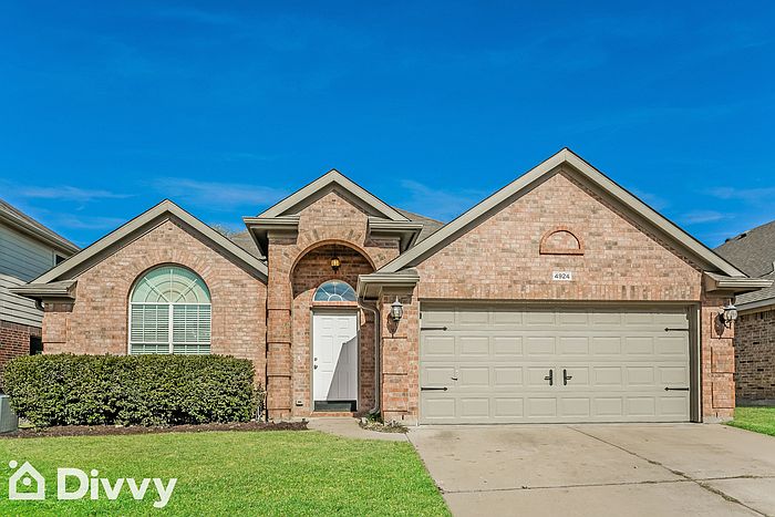 1st image of 4924 Summer Oaks Ln