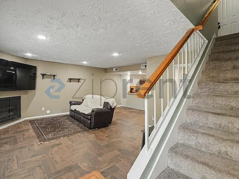 8633 Balboa Blvd #2 — Photo 2