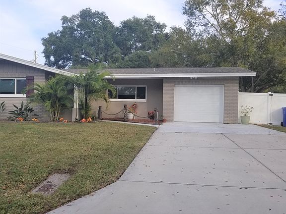 2nd image of 501 Oakwood Dr