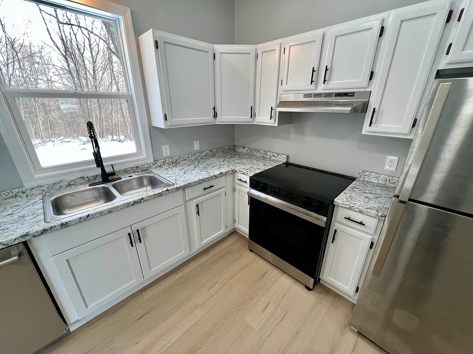 2 bed, 1.5 bath, 1000 sqft, $2,400 — Photo 3