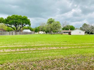 13 Trinity Rd, Bay City, TX 77414