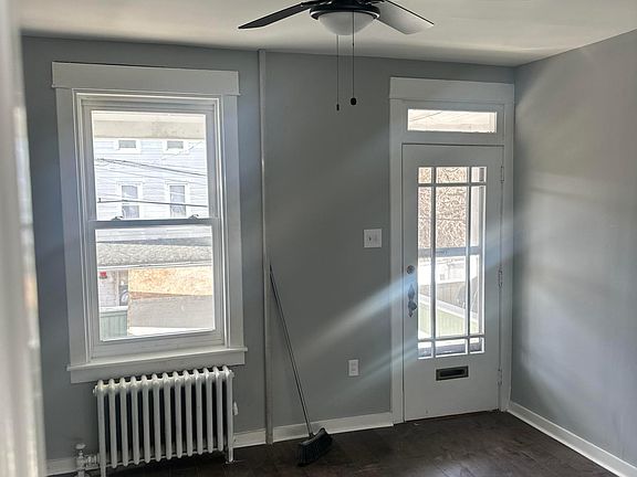 3rd image of 413 N Elizabeth St