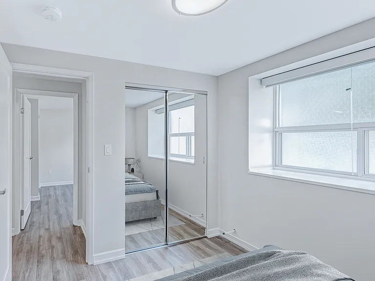 65 Paisley Blvd W — Photo 22